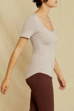 Itana Dream Rib Tee - Dawn -AMOUR VERT Sales 0018 Short Sleeve Itana Dawn 4091 web 79eda125 e760 4a80 9467 9b4efab665fc