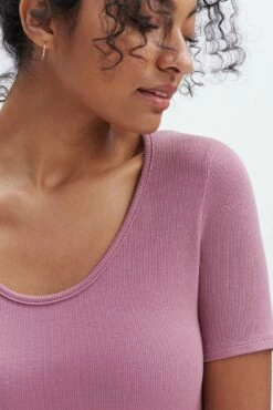 Itana Dream Rib Tee - Lilac -AMOUR VERT Sales 0018 Short Sleeve Itana Lilac 4451 web 090d6f8d ca0f 42bd b917 dedd6191af0d