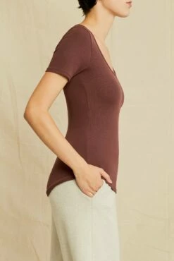 Itana Dream Rib Tee - Mocha -AMOUR VERT Sales 0018 Short Sleeve Itana Mocha 4398 web e3339baf 08b3 4725 8402 06aa4fdbb1cc