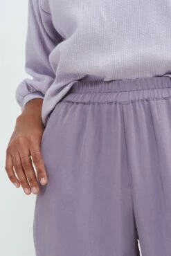 Henri Cupro Joggers - Lilac -AMOUR VERT Sales 0074 Henri Cupro Lilac 0872 Web 6078bbd8 8d6a 4952 81f3 d25189f3adf5