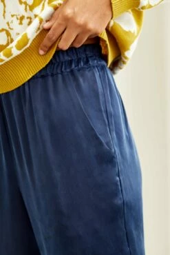 Henri Cupro Joggers - Navy -AMOUR VERT Sales 0074 Henri Cupro Navy 0684 web 3ca5bc5d 27eb 4146 af15 7b3953922dde