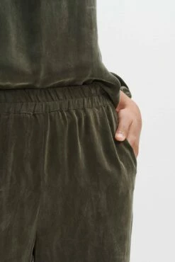 Henri Cupro Joggers - Olive -AMOUR VERT Sales 0074 Henri Cupro Olive 1205 Web a55faf25 0a8f 440b a6b0 6ed209467cb9