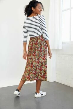 Poppy Skirt - Meadow Floral -AMOUR VERT Sales 0084 Poppy Meadow 1479 web 8e5e152b f0a9 44f5 959b 0e8278ab6845