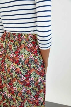 Poppy Skirt - Meadow Floral -AMOUR VERT Sales 0084 Poppy Meadow 1488 web bf0c6cc4 7e4c 4df8 824e 5ccca5c3defd