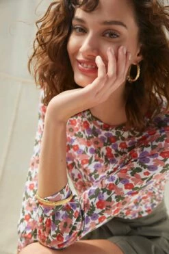 Issa Silken Modal Tee - Seaside Floral -AMOUR VERT Sales 0111IssaSilkenModalSeasideFloral 2698 4fa89ed7 20d0 4b48 a62b 41cfae54e83a