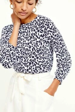 Issa Silken Modal Tee - Navy Sauvage -AMOUR VERT Sales 0111 Issa Silken Modal Sauvage 0831 web 1ff03bf0 0f73 47f2 ad98 64057e6b0edb