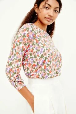 Issa Silken Modal Tee - Seaside Floral -AMOUR VERT Sales 0111 Issa Silken Modal Seaside Floral 2087 web 7b894aab 2a1c 4f8b af6e 8e9aa32a2f87