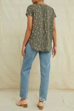 Renata Ecovero Blouse - Lago Green -AMOUR VERT Sales 0142RenataLagoGreen 2592 web e9acdd56 fe41 4caf 966a 7a4bcbde4ac9