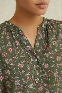 Renata Ecovero Blouse - Lago Green -AMOUR VERT Sales 0142RenataLagoGreen 2616 web a59619e3 3efd 48f7 857f 34ae5fc1d368