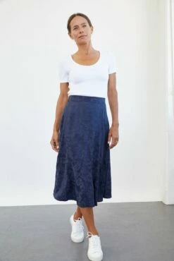Poppy Skirt - Beryl Navy -AMOUR VERT Sales 0147 Poppy Jaquard Beryl 1890 web 796a4432 faa2 4f9d a6de e0f4f7ad0a38