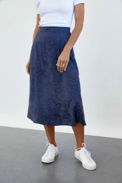 Poppy Skirt - Beryl Navy -AMOUR VERT Sales 0147 Poppy Jaquard Beryl 1899 web 35f86401 6132 4521 9857 31e1c93c7c97