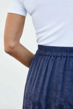 Poppy Skirt - Beryl Navy -AMOUR VERT Sales 0147 Poppy Jaquard Beryl 1955 web c1bbfd4d 79b9 460e bdc1 8d73db7220ab