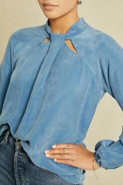 Papillon Cottonseed Cupro Blouse - Azure -AMOUR VERT Sales 0156 Papillon Azure V2 15935 web e9ba8149 470f 49c4 9937 5cbe3df04e24