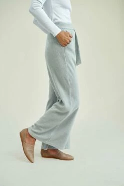 Coco Cloud Rib Pants - Dove -AMOUR VERT Sales 0177 Coco Sweater Rib Dove 3268 web b46f3203 7c9b 4ac9 92b2 f640dfdab091