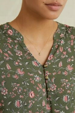 Mai Ecovero Blouse - Lago Green -AMOUR VERT Sales 0188MaiLagoGreen 2405 web a65118aa bc6e 4c59 bede 60628937b58e