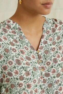 Mai Ecovero Blouse - Lago White -AMOUR VERT Sales 0188MaiLagoWhite 2976 web 2dea58a3 65bb 42d6 8e91 b9e0c24d3e8f