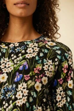 Issa Viscose Knit Tee - Summer Fields 9 Issa Viscose Knit Tee - Summer Fields -AMOUR VERT Sales 0223 Issa Summer Fields 4