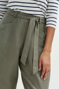 Milo Femme Fête Pant - Vetiver -AMOUR VERT Sales 0285 Milo Vetiver 6874 Web 6257b187 3d4e 4e12 9fd6 eb61480f50c1