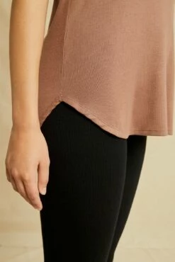 Stella Dream Rib Tee - Nutmeg -AMOUR VERT Sales 0320 Stella Top Dark Nutmeg 1147 web 884352f7 b852 4241 9f19 633d73a750d2