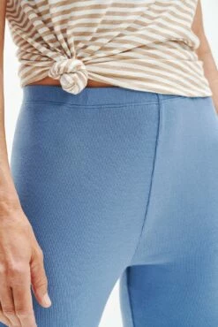 Magda Cropped Dream Rib Leggings - Horizon -AMOUR VERT Sales 0333 Cropped Magda Dream Rib Horizon 0315 Web 6be5bec2 7824 47fc b568 4d6721ea9fd0