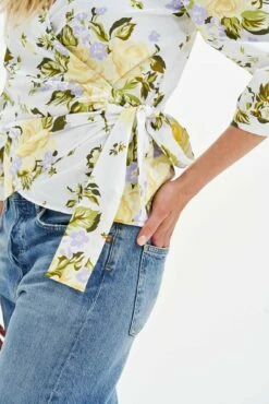 Linette Upcycled Cotton Blouse - Capri Floral -AMOUR VERT Sales 0359 Linette Capri Floral 0620 web 9cb5764c 7219 42bd 962c 6876b9891380