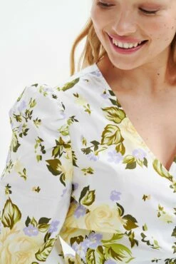 Linette Upcycled Cotton Blouse - Capri Floral -AMOUR VERT Sales 0359 Linette Capri Floral 0641 web 2292223e b226 41fa bf4f 8afd4fb3fdc8