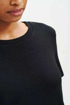 Berkeley Dream Rib Tee - Black -AMOUR VERT Sales 0372 SS Berkeley Dream Rib Black 0927 Web 4e6e3396 ff97 457f a1b7 3a6560f7a2c4