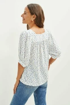 Edith Washable Silk Blouse - Riga Floral -AMOUR VERT Sales 0375 Edith Riga Floral 2384 web cfb603d3 4737 49fd b589 9f78e7dad1e8