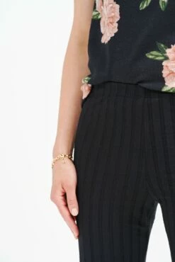 Gwen Ribbed Pants - ReAmour -AMOUR VERT Sales 0389 Gwen Black 1617 web 125b9d2c 302f 44ce 88fa 029549e4f89f