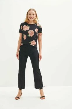 Gwen Ribbed Pants - ReAmour -AMOUR VERT Sales 0389 Gwen Black 1646 web 5ee237a8 9757 49cf bc6b 0b3abe492a50