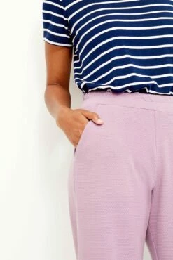 Willow Scallop Knit Pants - Lavender -AMOUR VERT Sales 0391 Cropped Willow Scallop Lavender 1519 web 54904b4b 8fe2 4e86 a570 267841d1f1b9