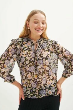 Camila Nouveau Silk Blouse - Midi Floral Lavender -AMOUR VERT Sales 0394 Camila Lavender Midi Floral 1918 web 840b6853 c7f8 4279 b91b 7ae278b25fb8