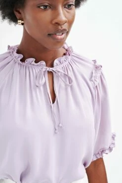 Zuri Cupro Blouse - Lilac -AMOUR VERT Sales 0396 Zuri Lilac 1947 web 36a4ba0c 2358 40ee b293 daa178dcf797
