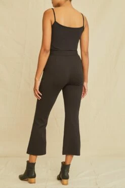 Beatrice Cropped Flare Pant -AMOUR VERT Sales 0429 Beatrice Cropped Flare Black 0653 web