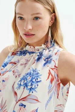 Keke Washable Silk Blouse - Saint Barts White Floral -AMOUR VERT Sales 0455 keke silk ivory saint barts 0371 web 57d47c87 4257 4fa9 99fc e18267a214ef