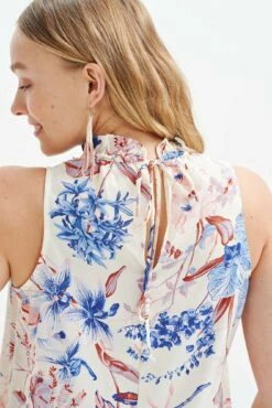 Keke Washable Silk Blouse - Saint Barts White Floral -AMOUR VERT Sales 0455 keke silk ivory saint barts 0379 web bfc86aa3 f815 469a 9328 41feb84e323b