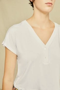 Juliet Dream Knit Tee - White -AMOUR VERT Sales 0480 Juliet White 0850 web 45b9c65f 9498 4ec1 beb7 ac2a3f83a6fa