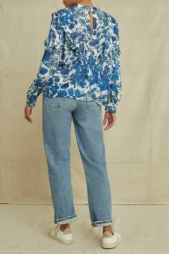 Clara Ecovero Blouse - Elsinore Blue -AMOUR VERT Sales 0485ClaraElsinoreBlue 6996 web ba3d2250 cbcf 48bd ba09 b925ed3c8702