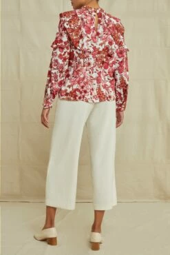 Clara Ecovero Blouse - Elsinore Floral -AMOUR VERT Sales 0485ClaraElsinoreRed 7527 web 3d500911 6882 4482 95e6 d408f17ad436