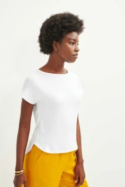 Chessa Dream Knit Tee - White -AMOUR VERT Sales 0505 Chessa White 0851 web 6e85fa92 af98 4183 bfd1 ea204111423f