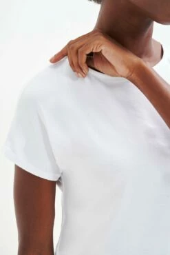 Chessa Dream Knit Tee - White -AMOUR VERT Sales 0505 Chessa White 0868 web c3c1127a ab61 4eb7 8f6f cca57cdb985e