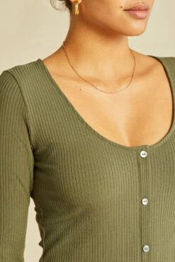 Soraya Paris Rib Dress - Calla Green -AMOUR VERT Sales 0530 Soraya Calla Green 1687 web c559b523 90e4 49f4 96c0 b3b3a28c9e4a