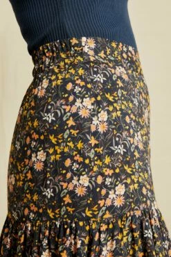 Christy Skirt - Marion Floral -AMOUR VERT Sales 0546 Christy Marion Print 10826 web c9bfd8a4 beee 4ea4 b37b be77383bee98