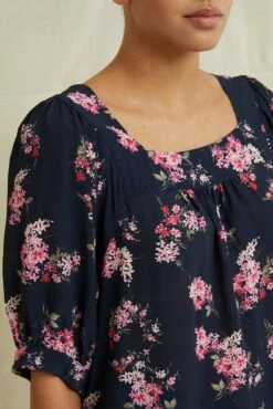 Edith Viscose Blouse - Whitby Floral -AMOUR VERT Sales 0771EdithWhitby 1957 web f6ad844c bd9d 4e84 84b6 80416a4eba14