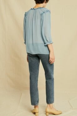 Silva Crinkle Cupro Blouse - Pool -AMOUR VERT Sales 0804 Silva Pool 3365 web 00f2ea4d 435a 43b8 8e52 0372118abb83