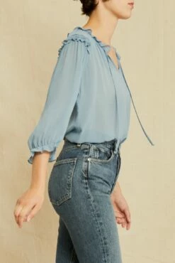 Silva Crinkle Cupro Blouse - Pool -AMOUR VERT Sales 0804 Silva Pool 3414 web d7a8b32a c21b 49c5 b9f0 318e1e85295d