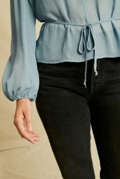 Yvonne Cupro Blouse -AMOUR VERT Sales 0805 Yvonne Pool 2937 web