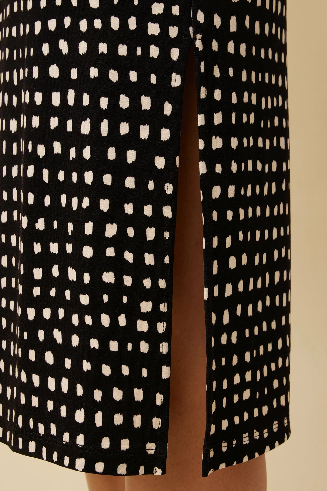 Vindy Viscose Knit Skirt - Valencia Dot Black 7 Vindy Viscose Knit Skirt - Valencia Dot Black - Image 5