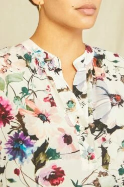 Renata Washable Silk Blouse - Windsor Floral 9 Renata Washable Silk Blouse - Windsor Floral -AMOUR VERT Sales 1068 Renata Windsor 0927 web c58786fc 4bab 45a6 b340 397f65baab58