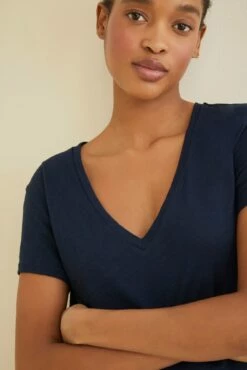 Leif Reverie Slub Tee - Navy -AMOUR VERT Sales 1334 Joline Navy 2097 web 8332b300 5405 4131 af6d 34c92c6902db